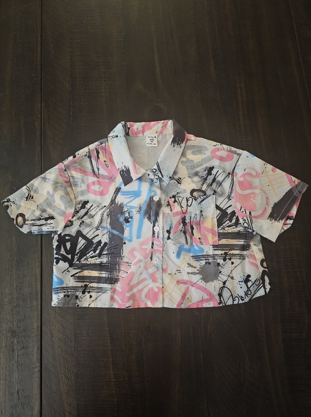 SHEIN Kids Short-Sleeve Graffiti Button-Down Cropped Shirt - Pink & Blue